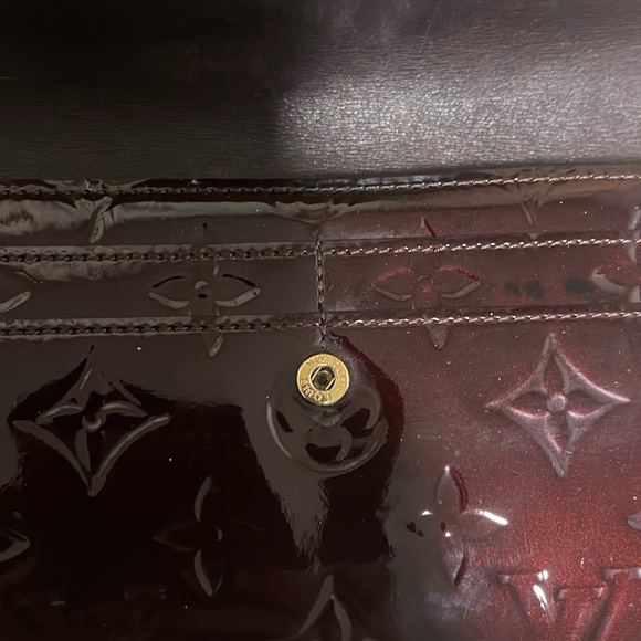 Louis Vuitton Amarante Vernis Sarah Monogram Wallet - Picture 11 of 17